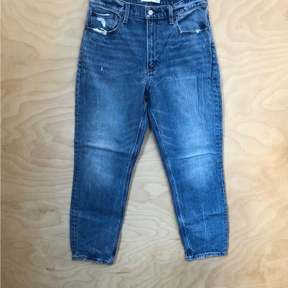 Abercrombie & Fitch Denim - Abercrombie & Fitch High Rise Mom Jean Size 30/10.